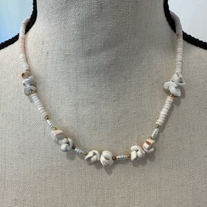 VTG seashell necklace  choker small jewelry